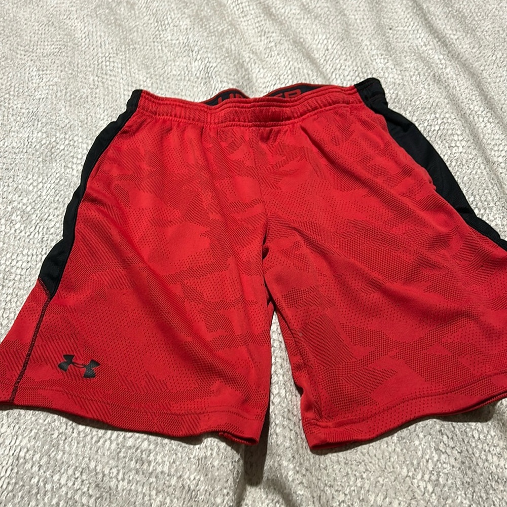 Men’s loose fit Under Armour shorts